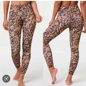 Onzie tortoiseshell leggings- size S